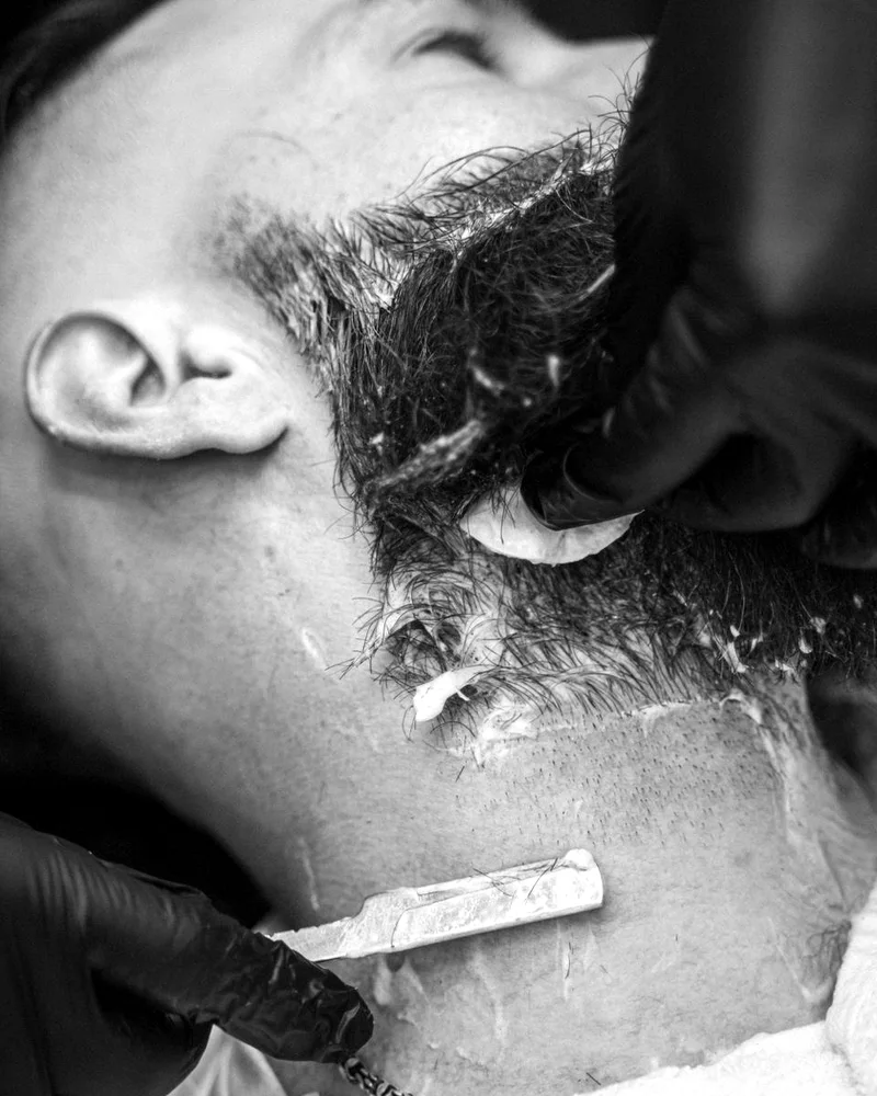 Rasage traditionnel chez Chic Man
